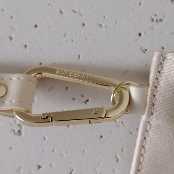 Burberry wristlet - Picture 7 of 16